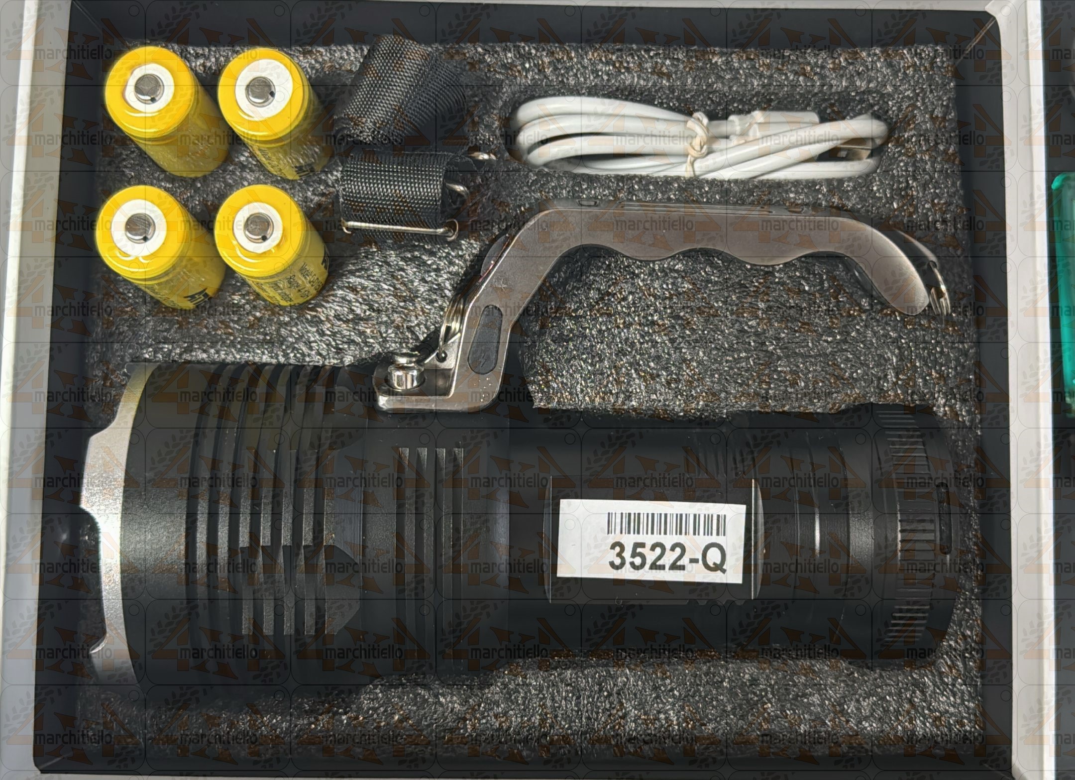 TORCIA TATTICA MILITARE 1500 LM 2600 mAP LED T6 RICARICABILE CASA/AUTO