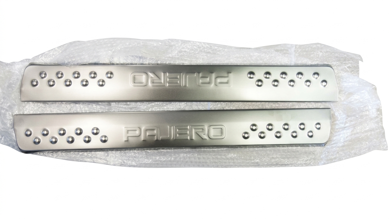 MZ312715 PROTEZIONI DECORATIVE PORTE MITSUBISHI PAJERO ’01-’06 NUOVE ORIGINALI